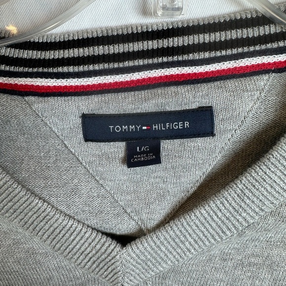 Tommy Hilfiger Light Gray V-Neck Sweater - Picture 2 of 8